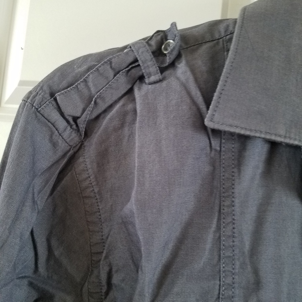 Button down - Picture 2 of 3